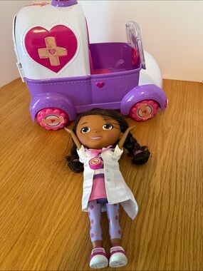 Mattel Doc McStuffins Rosie Rescuer’s Emergency Vehicle and Doc doll